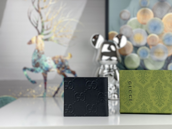 グッチ財布コピー背面デザイン